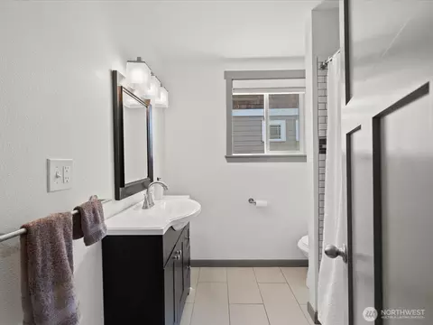 Bath - 10126 NE 186th St, Bothell, WA 98011 photo 3 of 4