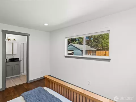 Bedroom - 10126 NE 186th St, Bothell, WA 98011 photo 3 of 4
