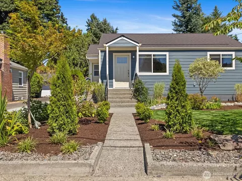 Exterior - 10126 NE 186th St, Bothell, WA 98011 photo 2 of 18