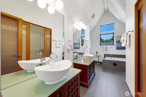 2425 N 75th St, Seattle, WA 98103 photo 19