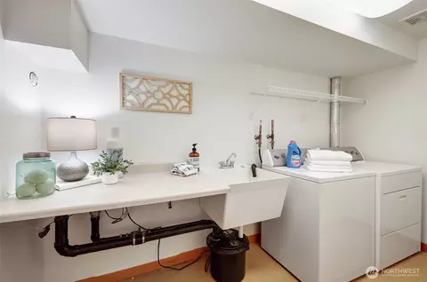2425 N 75th St, Seattle, WA 98103 photo 25