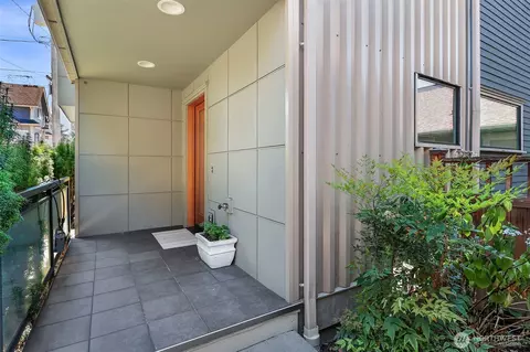 2425 N 75th St, Seattle, WA 98103 photo 3