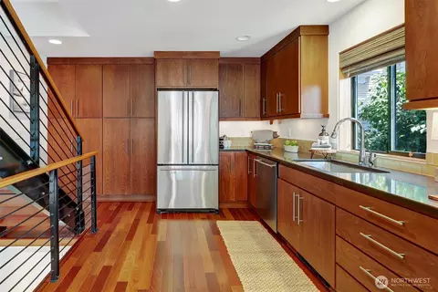2425 N 75th St, Seattle, WA 98103 photo 11