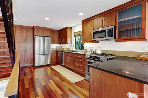 2425 N 75th St, Seattle, WA 98103 photo 12
