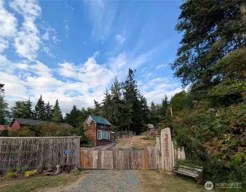 3513 Smugglers Cove Rd, Greenbank, WA 98253