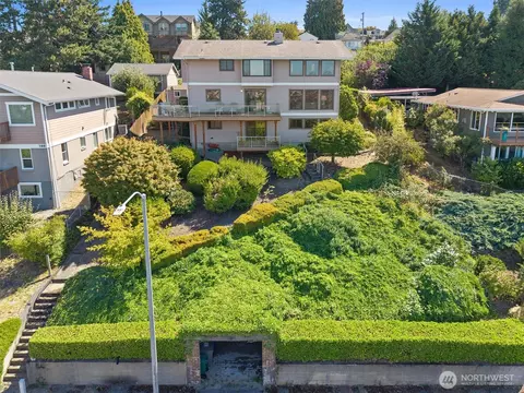 714 Cedar Ave S, Renton, WA 98057