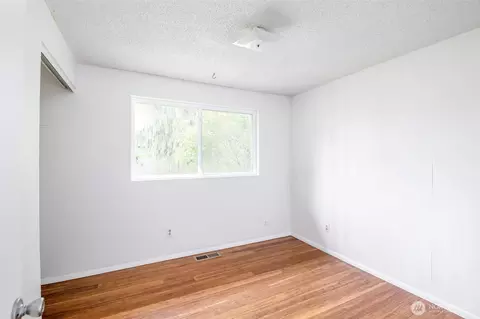 Bedroom - 1836 Florence St, Enumclaw, WA 98022 photo 2 of 3