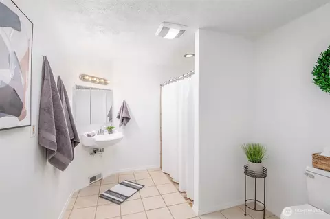 Bath - 1836 Florence St, Enumclaw, WA 98022 photo 1 of 1