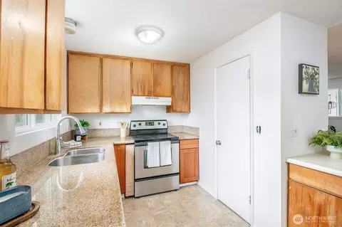 Kitchen - 1836 Florence St, Enumclaw, WA 98022 photo 3 of 3