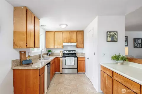 Kitchen - 1836 Florence St, Enumclaw, WA 98022 photo 1 of 3