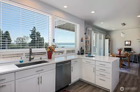 6441 Humphrey Rd #2, Clinton, WA 98236