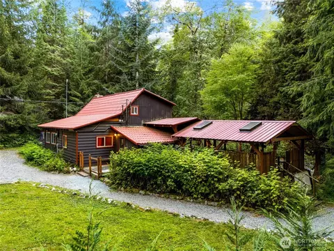 10201 Foss River Pl NE, Skykomish, WA 98288