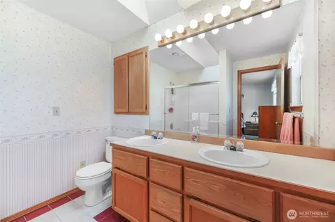 Bath - 18 E B E Intercity Ave, Everett, WA 98208 photo 1 of 3
