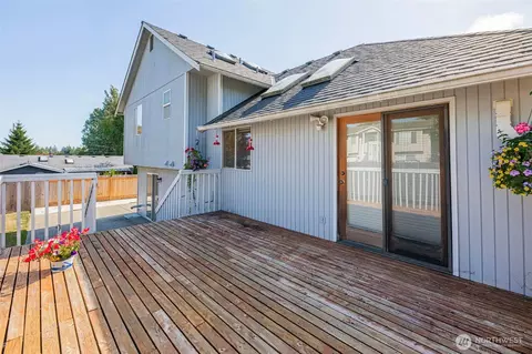 Exterior - 18 E B E Intercity Ave, Everett, WA 98208 photo 7 of 13