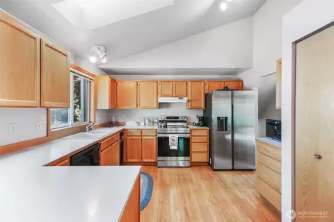 Kitchen - 18 E B E Intercity Ave, Everett, WA 98208 photo 1 of 2