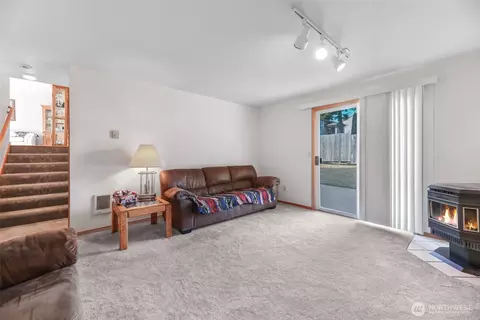 Living - 18 E B E Intercity Ave, Everett, WA 98208 photo 3 of 3