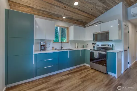 Kitchen - 311 Enchanted Forest Rd, Eastsound, WA 98245 photo 2 of 5