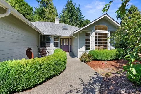 20724 Gerald Cliff Dr NE, Indianola, WA 98342