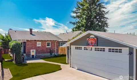 319 1st St NE, Auburn, WA 98002