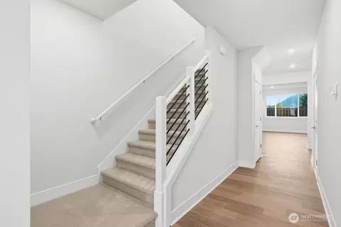 Entry Way - 732 Weaver Dr E, Enumclaw, WA 98022 photo 3 of 4