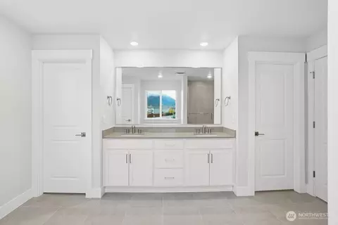 Bath - 732 Weaver Dr E, Enumclaw, WA 98022 photo 3 of 5