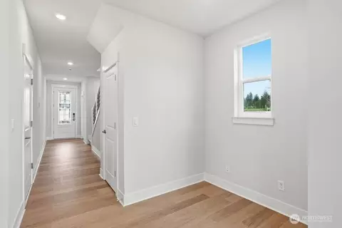 Entry Way - 732 Weaver Dr E, Enumclaw, WA 98022 photo 4 of 4