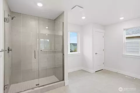Bath - 732 Weaver Dr E, Enumclaw, WA 98022 photo 2 of 5