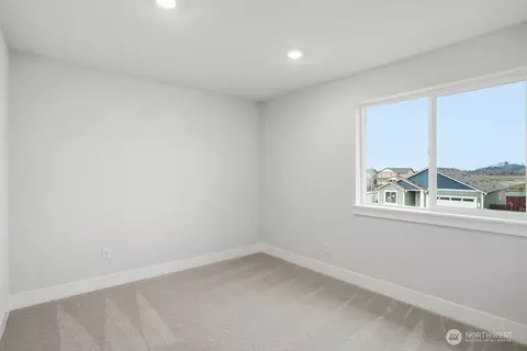 Bedroom - 732 Weaver Dr E, Enumclaw, WA 98022 photo 5 of 6