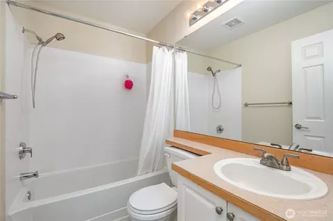 Bath - 16214 118th Ln NE, Bothell, WA 98011 photo 4 of 4