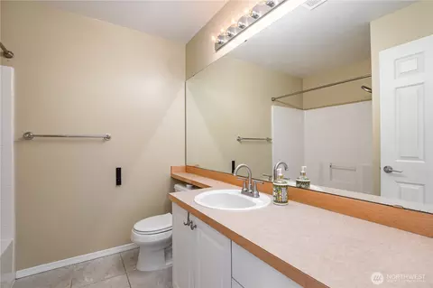 Bath - 16214 118th Ln NE, Bothell, WA 98011 photo 3 of 4