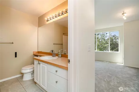 Bath - 16214 118th Ln NE, Bothell, WA 98011 photo 2 of 4