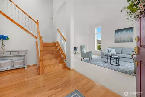 Entry Way - 18418 12th Dr, Bothell, WA 98012 photo 2 of 4