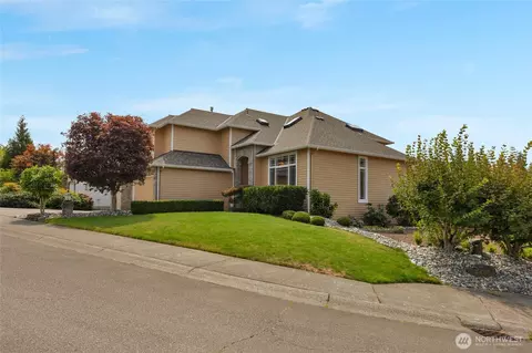 Exterior - 18418 12th Dr, Bothell, WA 98012 photo 3 of 10