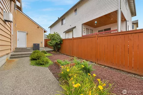 Exterior - 18418 12th Dr, Bothell, WA 98012 photo 8 of 10