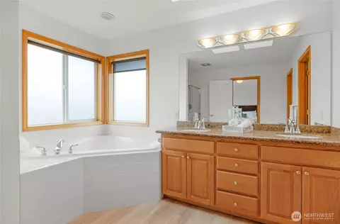 Bath - 18418 12th Dr, Bothell, WA 98012 photo 2 of 4