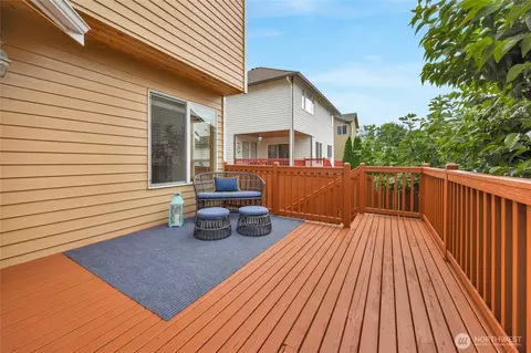 Exterior - 18418 12th Dr, Bothell, WA 98012 photo 4 of 10