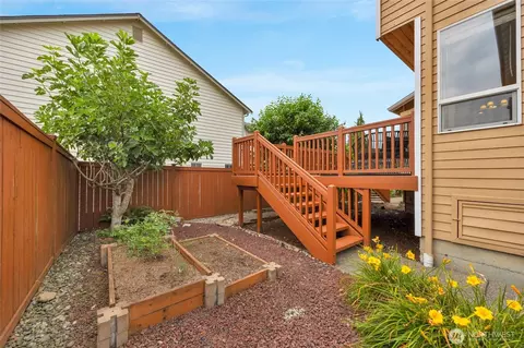 Exterior - 18418 12th Dr, Bothell, WA 98012 photo 7 of 10