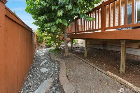 Exterior - 18418 12th Dr, Bothell, WA 98012 photo 6 of 10