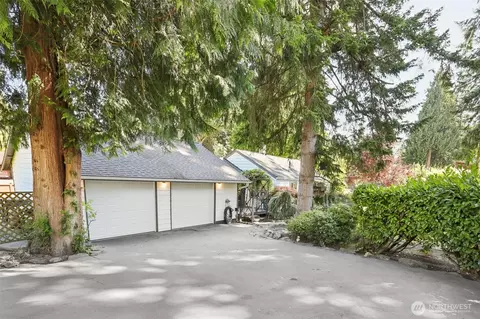 16004 74th Ave NE, Kenmore, WA 98028