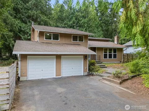 87 NW Bridle Ridge Blvd, Bremerton, WA 98311