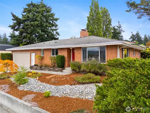 824 NE Oleary St, Oak Harbor, WA 98277