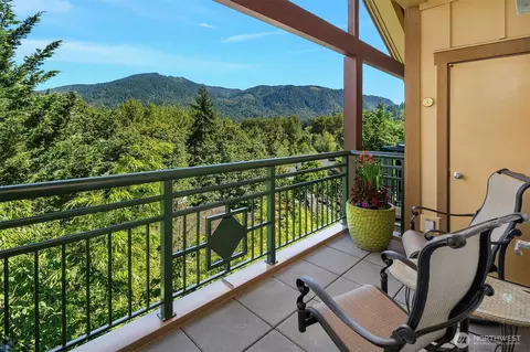 1000 Cabin Creek Ln SW #D302, Issaquah, WA 98027