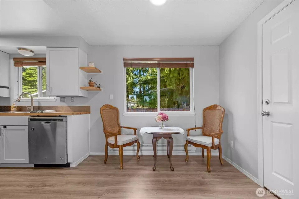 Dining - 9311 58th Dr NE, Marysville, WA 98270 photo 1 of 1