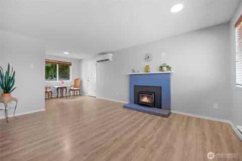 Living - 9311 58th Dr NE, Marysville, WA 98270 photo 1 of 3