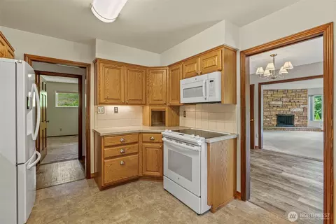 Kitchen - 10 View Point Ter, Longview, WA 98632 photo 4 of 4