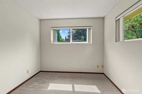 Bedroom - 10 View Point Ter, Longview, WA 98632 photo 4 of 5