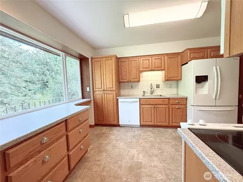 Kitchen - 10 View Point Ter, Longview, WA 98632 photo 1 of 4