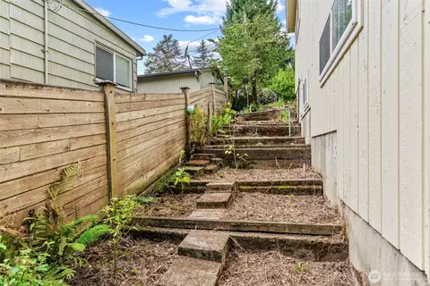 Exterior - 10 View Point Ter, Longview, WA 98632 photo 5 of 7