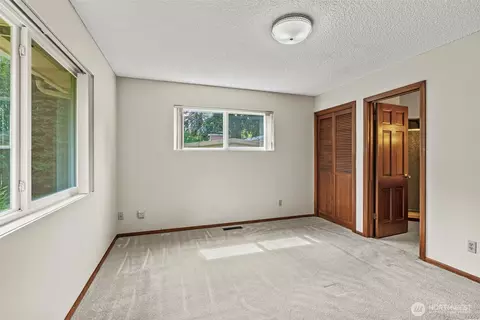 Bedroom - 10 View Point Ter, Longview, WA 98632 photo 2 of 5