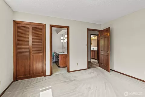Bedroom - 10 View Point Ter, Longview, WA 98632 photo 3 of 5